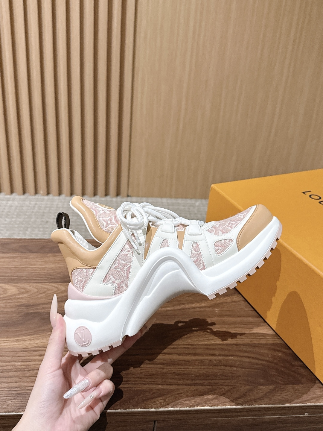 𝐋𝐕 𝐀𝐫𝐜𝐡𝐥𝐢𝐠𝐡𝐭# 路易威登#新配色老爹鞋 迪丽热巴 钟楚曦 宋妍霏都是老爹鞋的忠实粉丝 ~ 不断的新品系列加入 𝐋𝐕 𝐀𝐫𝐜𝐡𝐥𝐢𝐠𝐡𝐭# 路易威登#新配色老爹鞋 迪丽热巴 钟楚曦 宋妍霏都是老爹鞋的忠实粉丝 ~ 不断的新品系列加入