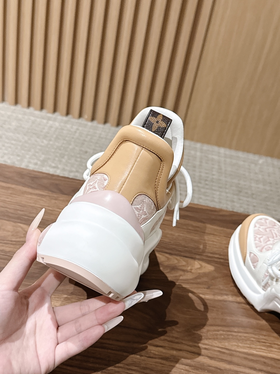𝐋𝐕 𝐀𝐫𝐜𝐡𝐥𝐢𝐠𝐡𝐭# 路易威登#新配色老爹鞋 迪丽热巴 钟楚曦 宋妍霏都是老爹鞋的忠实粉丝 ~ 不断的新品系列加入 𝐋𝐕 𝐀𝐫𝐜𝐡𝐥𝐢𝐠𝐡𝐭# 路易威登#新配色老爹鞋 迪丽热巴 钟楚曦 宋妍霏都是老爹鞋的忠实粉丝 ~ 不断的新品系列加入