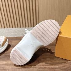 𝐋𝐕 𝐀𝐫𝐜𝐡𝐥𝐢𝐠𝐡𝐭# 路易威登#新配色老爹鞋 迪丽热巴 钟楚曦 宋妍霏都是老爹鞋的忠实粉丝 ~ 不断的新品系列加入 𝐋𝐕 𝐀𝐫𝐜𝐡𝐥𝐢𝐠𝐡𝐭# 路易威登#新配色老爹鞋 迪丽热巴 钟楚曦 宋妍霏都是老爹鞋的忠实粉丝 ~ 不断的新品系列加入