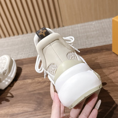 𝐋𝐕 𝐀𝐫𝐜𝐡𝐥𝐢𝐠𝐡𝐭# 路易威登#新配色老爹鞋 迪丽热巴 钟楚曦 宋妍霏都是老爹鞋的忠实粉丝 ~ 不断的新品系列加入 𝐋𝐕 𝐀𝐫𝐜𝐡𝐥𝐢𝐠𝐡𝐭# 路易威登#新配色老爹鞋 迪丽热巴 钟楚曦 宋妍霏都是老爹鞋的忠实粉丝 ~ 不断的新品系列加入