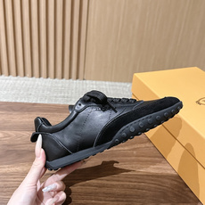 男+10 TOD'S 托德斯早秋新款复古拼色德训运动鞋 弥漫着慵懒怀旧的复古气息,巧妙的材质拼接塑造出丰富层次,褪去浮夸 男+10 TOD'S 托德斯早秋新款复古拼色德训运动鞋 弥漫着慵懒怀旧的复古气息,巧妙的材质拼接塑造出丰富层次,褪去浮夸