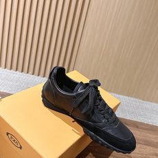 男+10 TOD'S 托德斯早秋新款复古拼色德训运动鞋 弥漫着慵懒怀旧的复古气息,巧妙的材质拼接塑造出丰富层次,褪去浮夸 男+10 TOD'S 托德斯早秋新款复古拼色德训运动鞋 弥漫着慵懒怀旧的复古气息,巧妙的材质拼接塑造出丰富层次,褪去浮夸