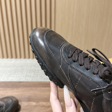 男+10 TOD'S 托德斯早秋新款复古拼色德训运动鞋 弥漫着慵懒怀旧的复古气息,巧妙的材质拼接塑造出丰富层次,褪去浮夸 男+10 TOD'S 托德斯早秋新款复古拼色德训运动鞋 弥漫着慵懒怀旧的复古气息,巧妙的材质拼接塑造出丰富层次,褪去浮夸