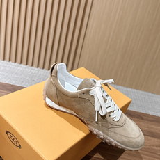 男+10 TOD'S 托德斯早秋新款复古拼色德训运动鞋 弥漫着慵懒怀旧的复古气息,巧妙的材质拼接塑造出丰富层次,褪去浮夸 男+10 TOD'S 托德斯早秋新款复古拼色德训运动鞋 弥漫着慵懒怀旧的复古气息,巧妙的材质拼接塑造出丰富层次,褪去浮夸