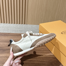 男+10 TOD'S 托德斯早秋新款复古拼色德训运动鞋 弥漫着慵懒怀旧的复古气息,巧妙的材质拼接塑造出丰富层次,褪去浮夸 男+10 TOD'S 托德斯早秋新款复古拼色德训运动鞋 弥漫着慵懒怀旧的复古气息,巧妙的材质拼接塑造出丰富层次,褪去浮夸
