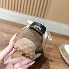 男+10 TOD'S 托德斯早秋新款复古拼色德训运动鞋 弥漫着慵懒怀旧的复古气息,巧妙的材质拼接塑造出丰富层次,褪去浮夸 男+10 TOD'S 托德斯早秋新款复古拼色德训运动鞋 弥漫着慵懒怀旧的复古气息,巧妙的材质拼接塑造出丰富层次,褪去浮夸