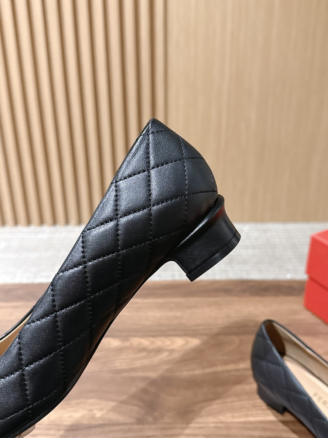 【莞产】FERRAGAMO 菲拉格慕菱格纹女士单鞋新版Vara铭牌玛丽珍网鞋脚果然更惊艳~蝴蝶结，集美感与于一体的平底鞋