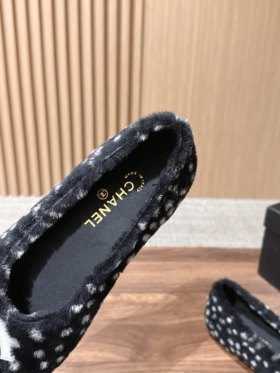 CHANEL 香奈儿爆品蝴妥妥的自留款！！比经典款Slingback舒服太多啦！每个颜色上脚都很显白 首选金粉 粉嫩粉嫩