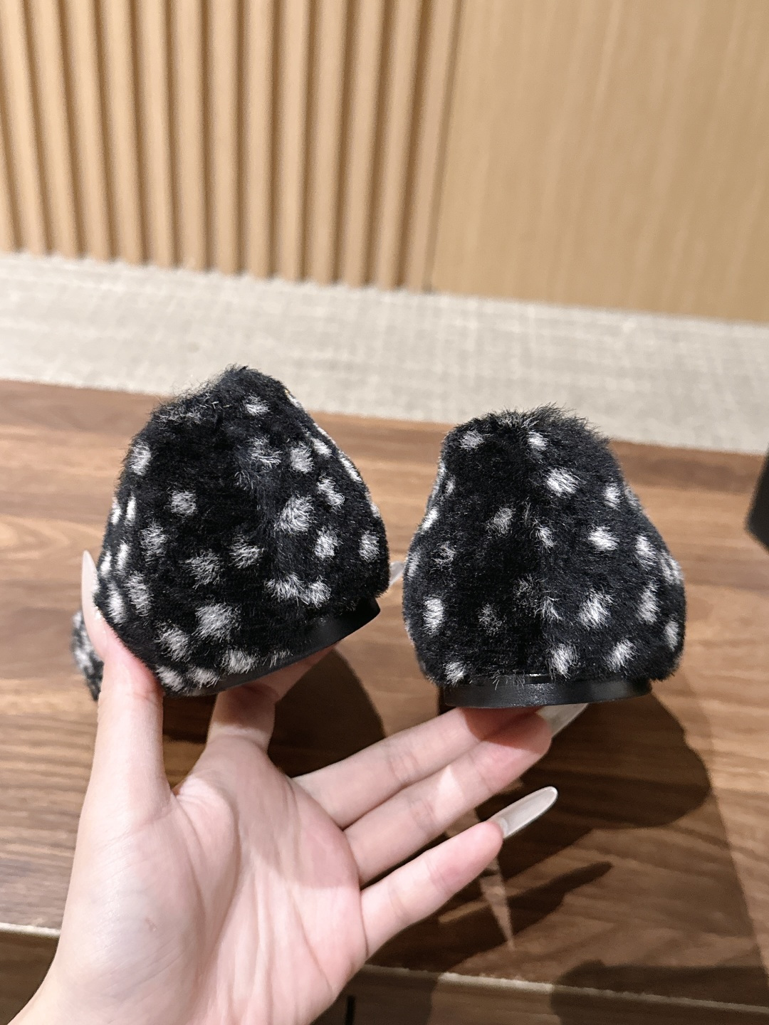 CHANEL 香奈儿爆品蝴妥妥的自留款！！比经典款Slingback舒服太多啦！每个颜色上脚都很显白 首选金粉 粉嫩粉嫩