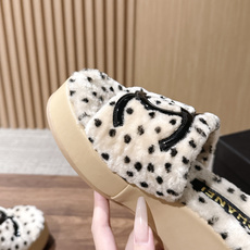 CHANEL 香奈儿爆品蝴妥妥的自留款!!比经典款Slingback舒服太多啦!每个颜色上脚都很显白 首选金粉 粉嫩粉嫩 CHANEL 香奈儿爆品蝴妥妥的自留款!!比经典款Slingback舒服太多啦!每个颜色上脚都很显白 首选金粉 粉嫩粉嫩