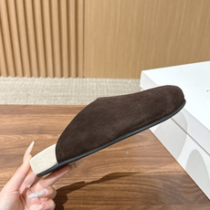 【莞产】The Row 新款穆勒勃肯拖鞋 没有过多的装饰很简单,但带有点复古味呆萌可爱随意搭配都好看!一贯极简风格,没有 【莞产】The Row 新款穆勒勃肯拖鞋 没有过多的装饰很简单,但带有点复古味呆萌可爱随意搭配都好看!一贯极简风格,没有