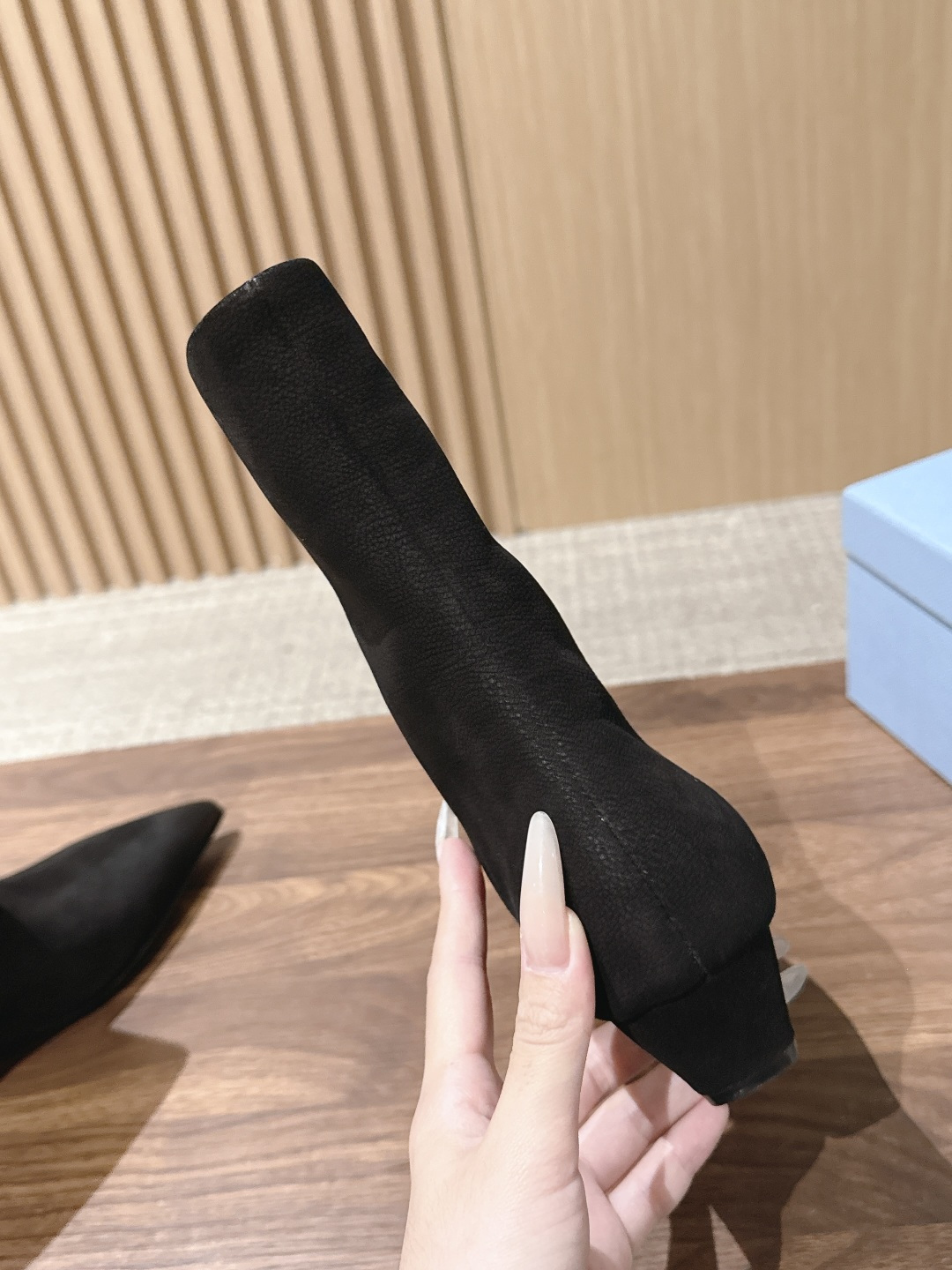 PRADA 普拉达秋冬新款小猫跟尖头法式短靴 简约时尚百搭 特定牛皮材质 羊皮里 真皮大底 Size：35-39（40/