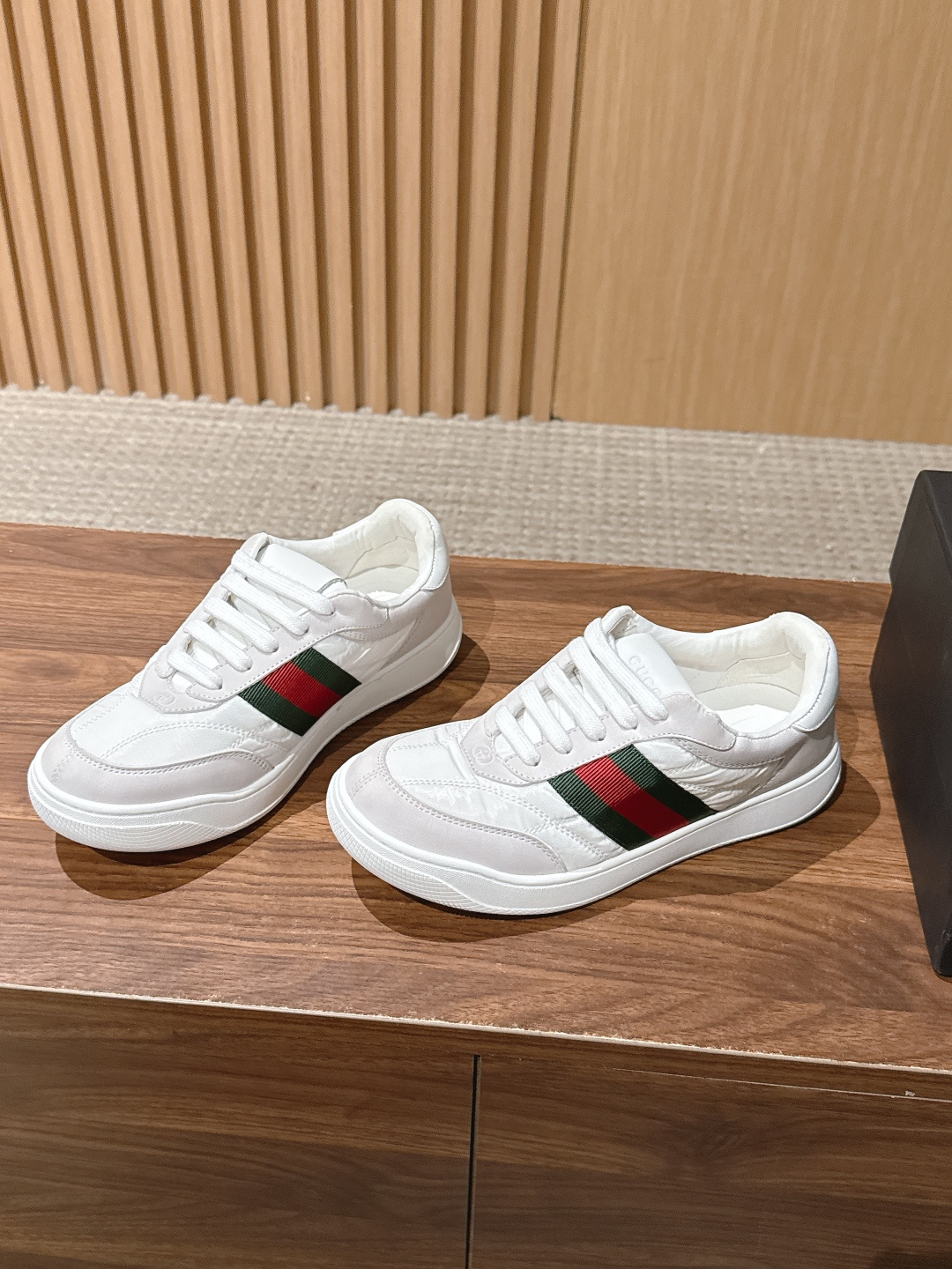 GUCCI 古驰新款休闲低帮鞋滑板鞋小白鞋 日常休闲穿搭超百搭!鞋底防滑,舒适又实用,无论牛仔裤还是休闲裤都能轻松驾驭, GUCCI 古驰新款休闲低帮鞋滑板鞋小白鞋 日常休闲穿搭超百搭!鞋底防滑,舒适又实用,无论牛仔裤还是休闲裤都能轻松驾驭,