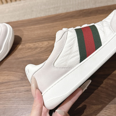 GUCCI 古驰新款休闲低帮鞋滑板鞋小白鞋 日常休闲穿搭超百搭!鞋底防滑,舒适又实用,无论牛仔裤还是休闲裤都能轻松驾驭, GUCCI 古驰新款休闲低帮鞋滑板鞋小白鞋 日常休闲穿搭超百搭!鞋底防滑,舒适又实用,无论牛仔裤还是休闲裤都能轻松驾驭,