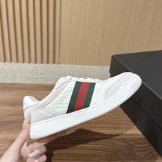 GUCCI 古驰新款休闲低帮鞋滑板鞋小白鞋 日常休闲穿搭超百搭!鞋底防滑,舒适又实用,无论牛仔裤还是休闲裤都能轻松驾驭, GUCCI 古驰新款休闲低帮鞋滑板鞋小白鞋 日常休闲穿搭超百搭!鞋底防滑,舒适又实用,无论牛仔裤还是休闲裤都能轻松驾驭,