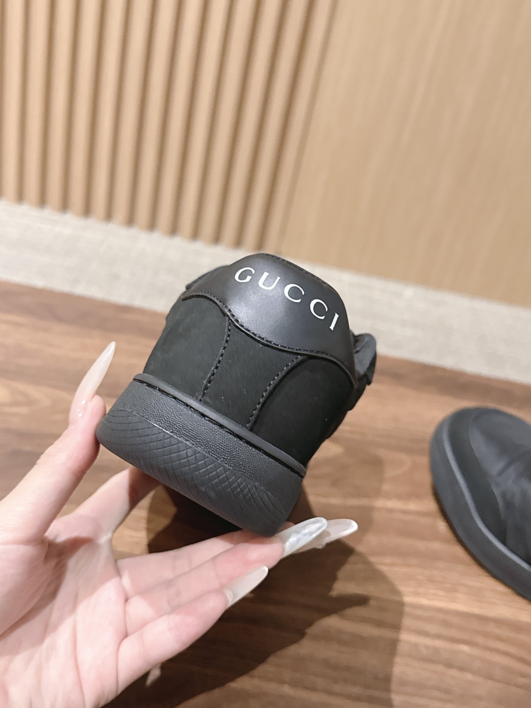 GUCCI 古驰新款休闲低帮鞋滑板鞋小白鞋 日常休闲穿搭超百搭！鞋底防滑，舒适又实用，无论牛仔裤还是休闲裤都能轻松驾驭，