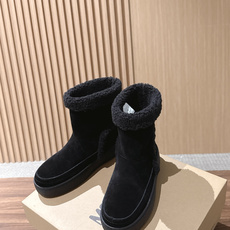 MOON BOOT 秋冬新款卷毛边翻折雪地靴 软糯到心坎的卷毛边雪地靴 经典焦糖棕麂皮靴身自带复古秋冬滤镜,靴口一圈蓬松 MOON BOOT 秋冬新款卷毛边翻折雪地靴 软糯到心坎的卷毛边雪地靴 经典焦糖棕麂皮靴身自带复古秋冬滤镜,靴口一圈蓬松
