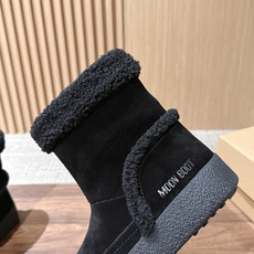 MOON BOOT 秋冬新款卷毛边翻折雪地靴 软糯到心坎的卷毛边雪地靴 经典焦糖棕麂皮靴身自带复古秋冬滤镜,靴口一圈蓬松 MOON BOOT 秋冬新款卷毛边翻折雪地靴 软糯到心坎的卷毛边雪地靴 经典焦糖棕麂皮靴身自带复古秋冬滤镜,靴口一圈蓬松