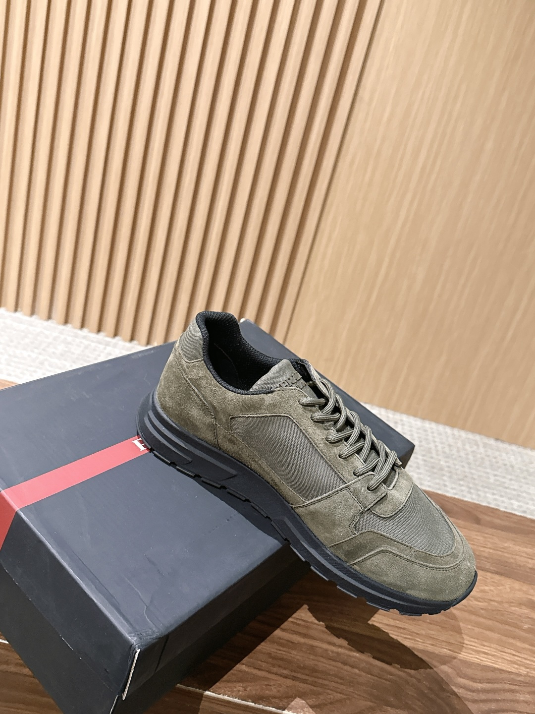 PRADA#普拉达男士三角标休闲运动鞋 特定帆布＋麂皮材质 时尚百搭 底厚4.5CM Size :39-44（38/45