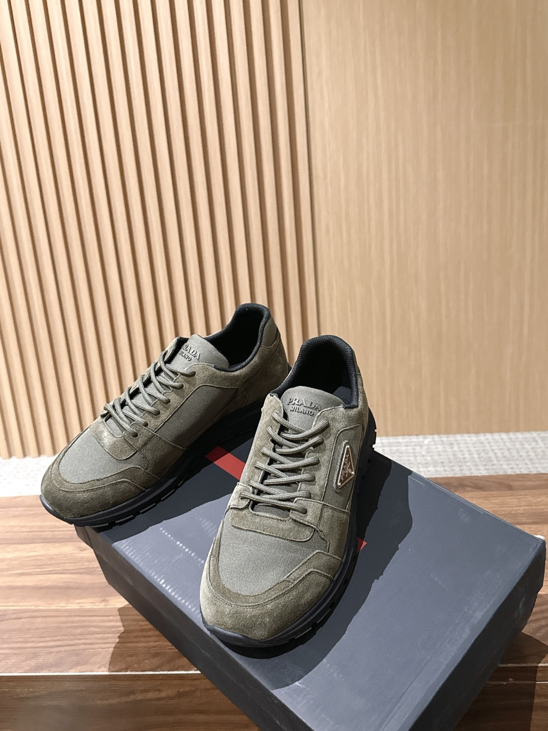 PRADA#普拉达男士三角标休闲运动鞋 特定帆布＋麂皮材质 时尚百搭 底厚4.5CM Size :39-44（38/45