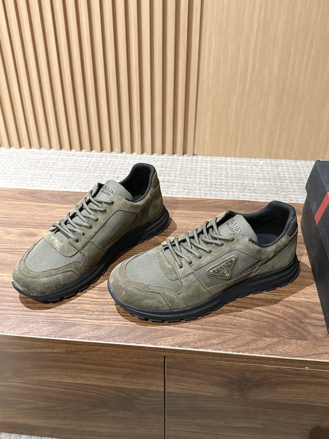 PRADA#普拉达男士三角标休闲运动鞋 特定帆布＋麂皮材质 时尚百搭 底厚4.5CM Size :39-44（38/45