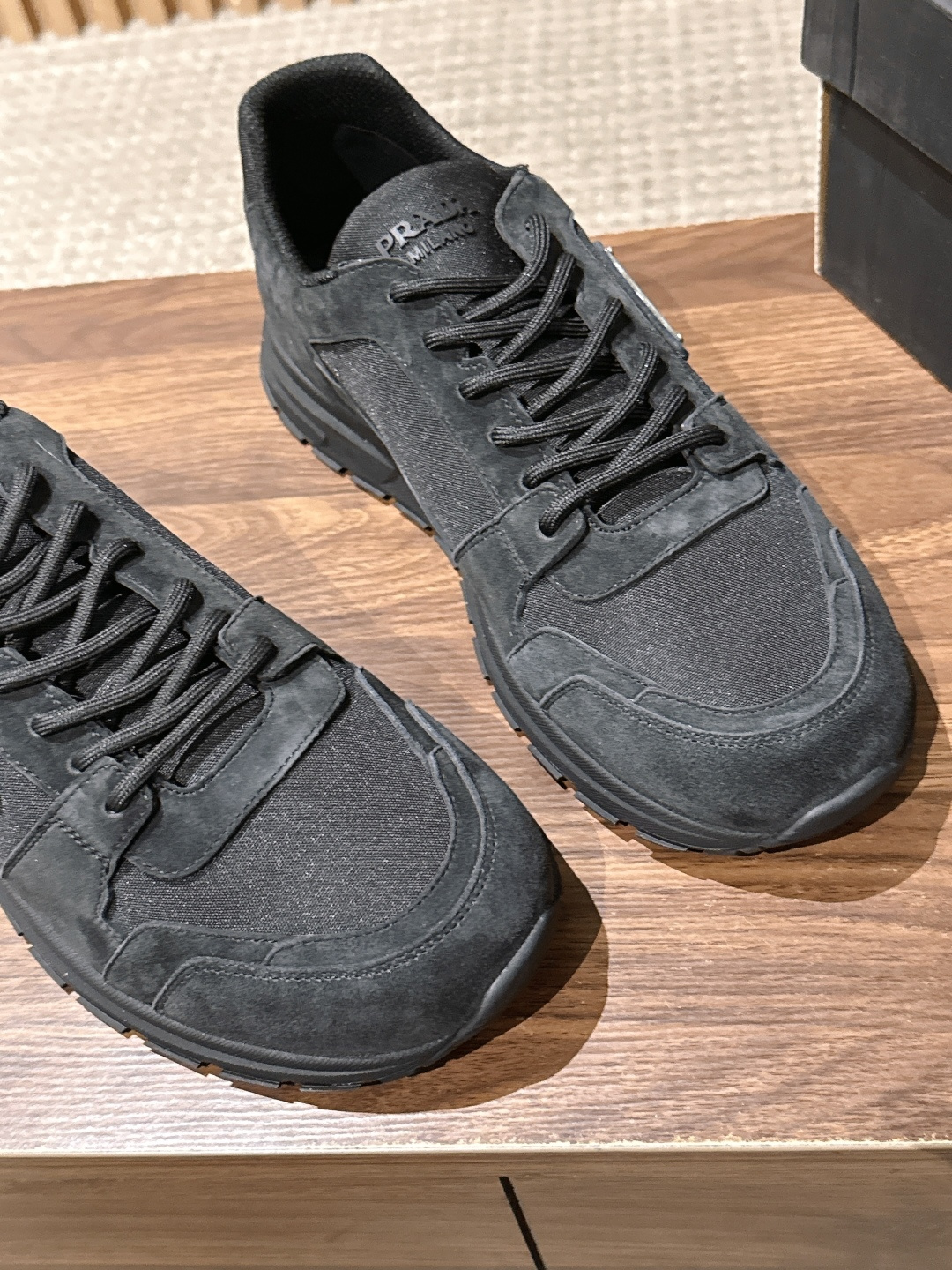 PRADA#普拉达男士三角标休闲运动鞋 特定帆布＋麂皮材质 时尚百搭 底厚4.5CM Size :39-44（38/45
