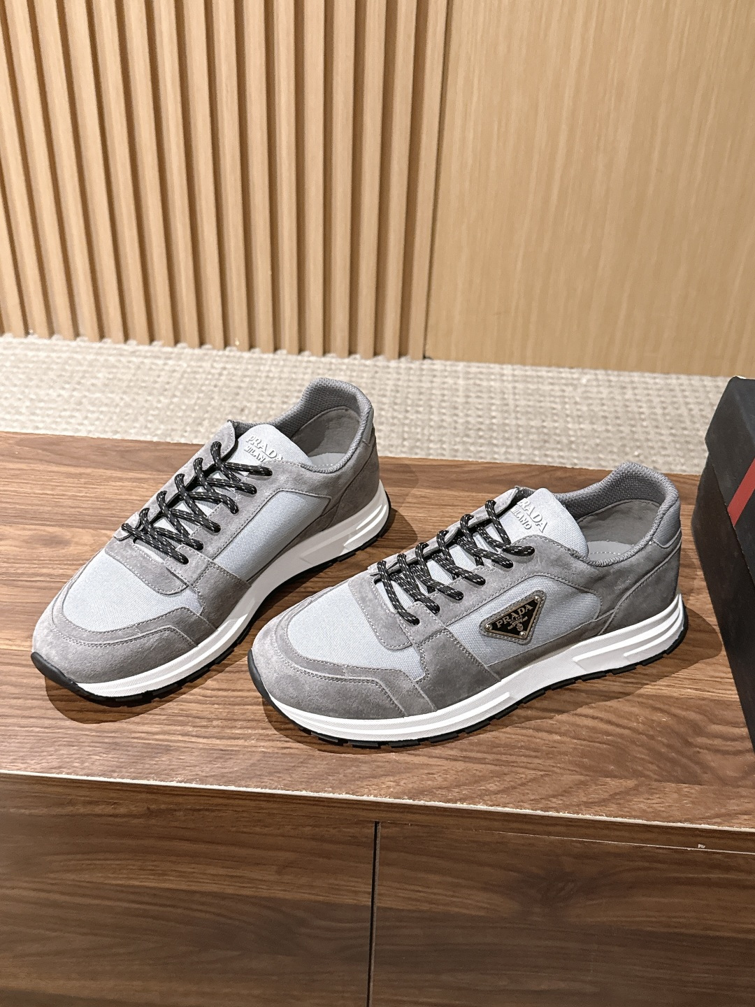 PRADA#普拉达男士三角标休闲运动鞋 特定帆布＋麂皮材质 时尚百搭 底厚4.5CM Size :39-44（38/45