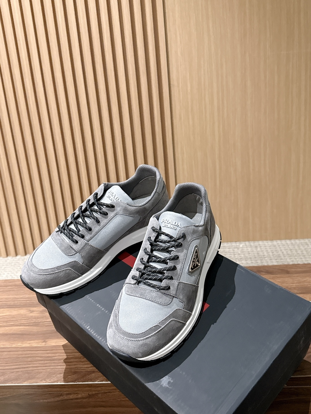 PRADA#普拉达男士三角标休闲运动鞋 特定帆布＋麂皮材质 时尚百搭 底厚4.5CM Size :39-44（38/45