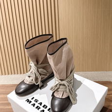 ISABEL MARANT 伊莎贝尔春夏新款 拼接设计牛反绒拼布短靴 用牛反绒的柔软触感与不同材质的拼接对话,重新缝制成 ISABEL MARANT 伊莎贝尔春夏新款 拼接设计牛反绒拼布短靴 用牛反绒的柔软触感与不同材质的拼接对话,重新缝制成
