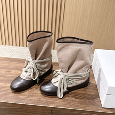ISABEL MARANT 伊莎贝尔春夏新款 拼接设计牛反绒拼布短靴 用牛反绒的柔软触感与不同材质的拼接对话,重新缝制成 ISABEL MARANT 伊莎贝尔春夏新款 拼接设计牛反绒拼布短靴 用牛反绒的柔软触感与不同材质的拼接对话,重新缝制成