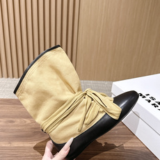 ISABEL MARANT 伊莎贝尔春夏新款 拼接设计牛反绒拼布短靴 用牛反绒的柔软触感与不同材质的拼接对话,重新缝制成 ISABEL MARANT 伊莎贝尔春夏新款 拼接设计牛反绒拼布短靴 用牛反绒的柔软触感与不同材质的拼接对话,重新缝制成
