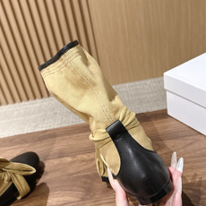 ISABEL MARANT 伊莎贝尔春夏新款 拼接设计牛反绒拼布短靴 用牛反绒的柔软触感与不同材质的拼接对话,重新缝制成 ISABEL MARANT 伊莎贝尔春夏新款 拼接设计牛反绒拼布短靴 用牛反绒的柔软触感与不同材质的拼接对话,重新缝制成
