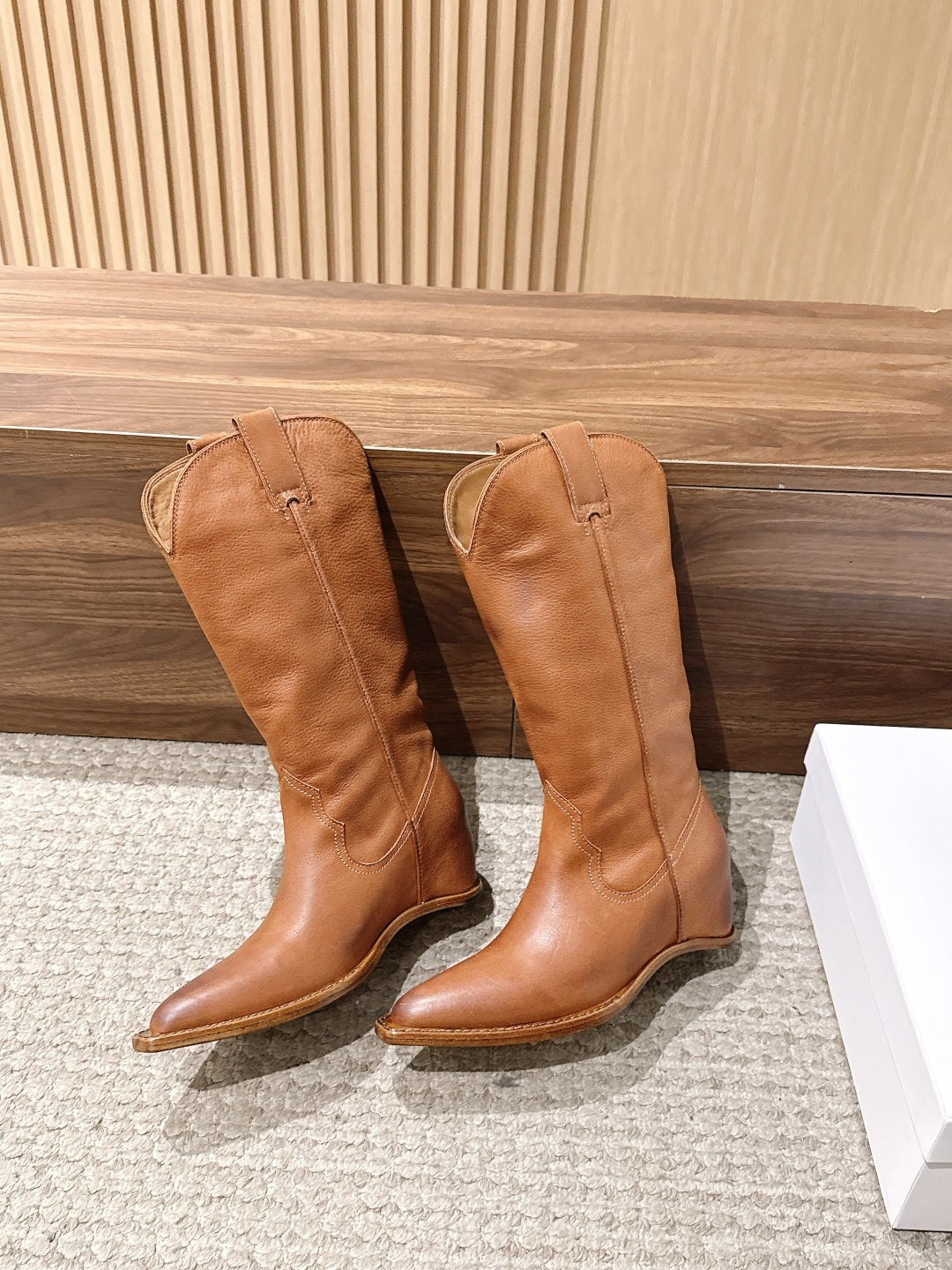 Maison Margiela 马吉拉秋冬新款 尖头 内增高 西部靴 长筒靴  Maison Margiela 一直坚持