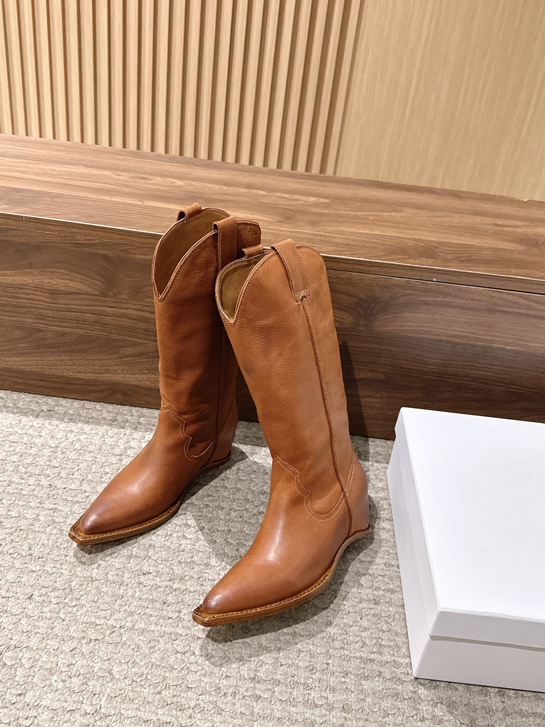 Maison Margiela 马吉拉秋冬新款 尖头 内增高 西部靴 长筒靴  Maison Margiela 一直坚持