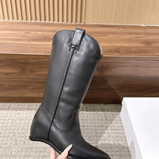 Maison Margiela 马吉拉秋冬新款 尖头 内增高 西部靴 长筒靴 Maison Margiela 一直坚持 Maison Margiela 马吉拉秋冬新款 尖头 内增高 西部靴 长筒靴 Maison Margiela 一直坚持