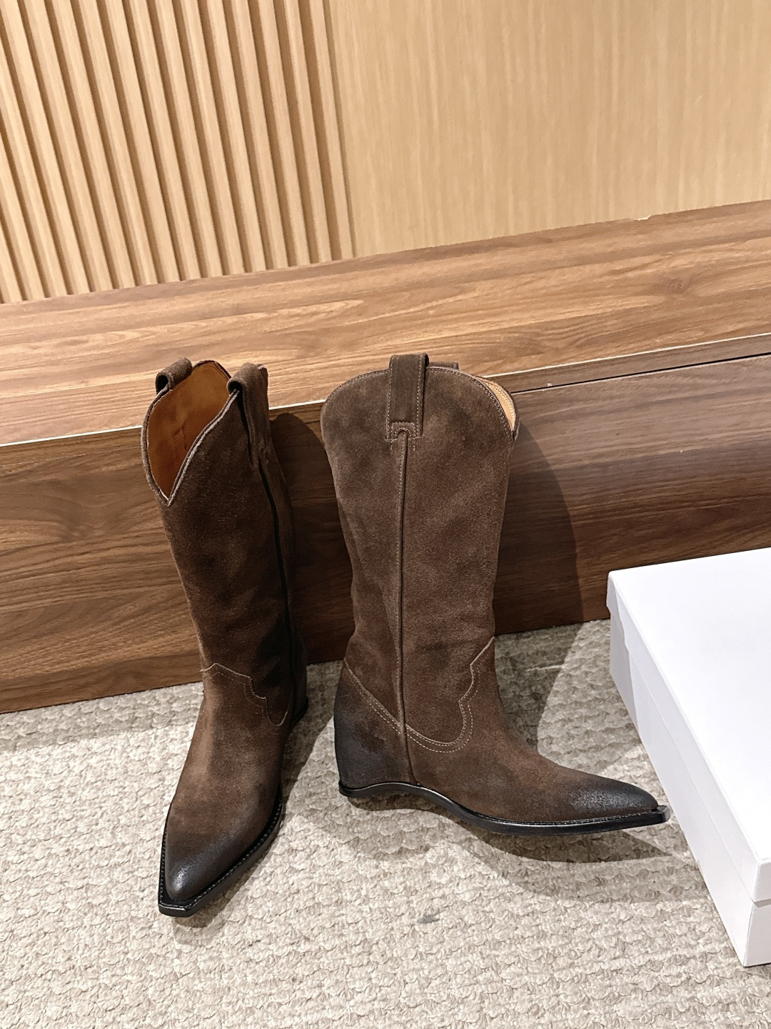 Maison Margiela 马吉拉秋冬新款 尖头 内增高 西部靴 长筒靴 Maison Margiela 一直坚持 Maison Margiela 马吉拉秋冬新款 尖头 内增高 西部靴 长筒靴 Maison Margiela 一直坚持