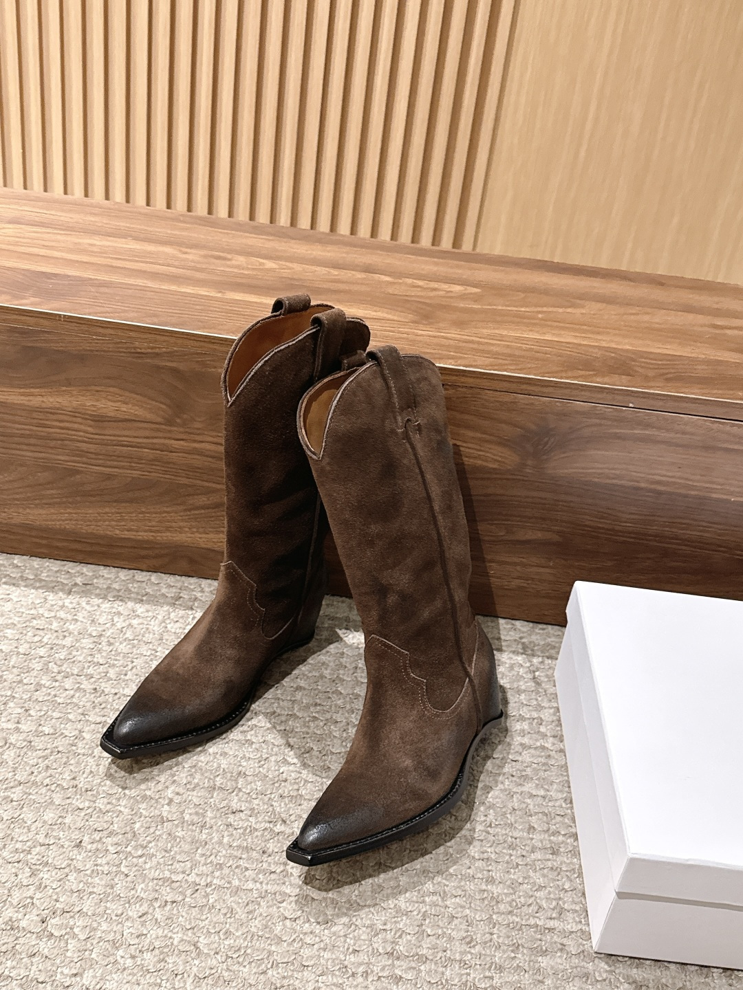 Maison Margiela 马吉拉秋冬新款 尖头 内增高 西部靴 长筒靴 Maison Margiela 一直坚持 Maison Margiela 马吉拉秋冬新款 尖头 内增高 西部靴 长筒靴 Maison Margiela 一直坚持