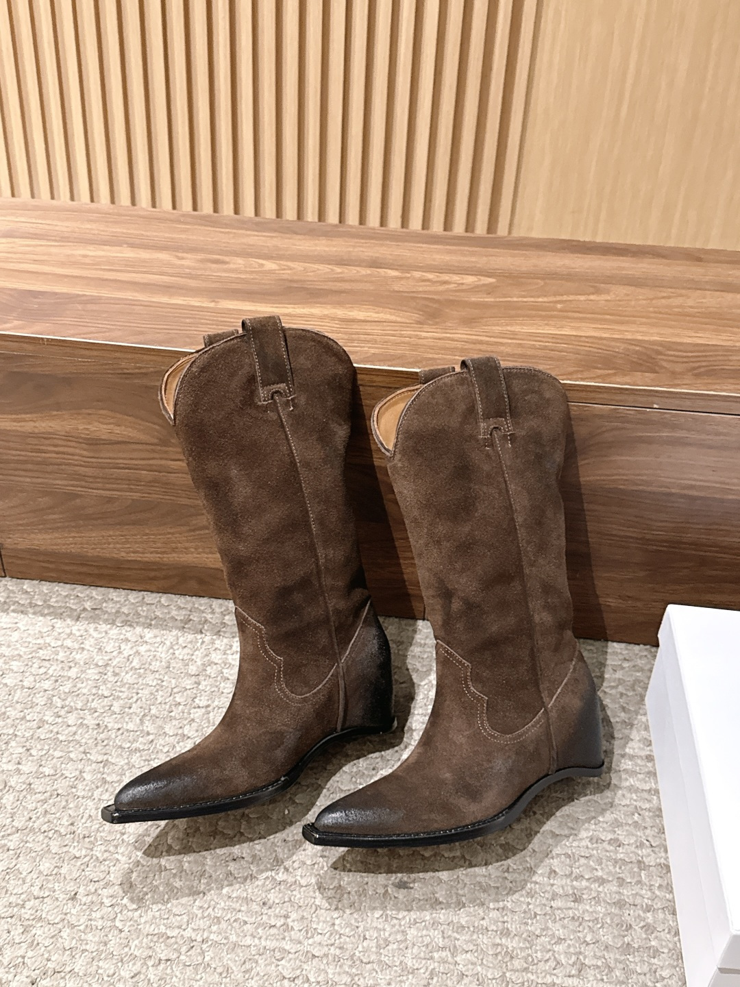 Maison Margiela 马吉拉秋冬新款 尖头 内增高 西部靴 长筒靴 Maison Margiela 一直坚持 Maison Margiela 马吉拉秋冬新款 尖头 内增高 西部靴 长筒靴 Maison Margiela 一直坚持