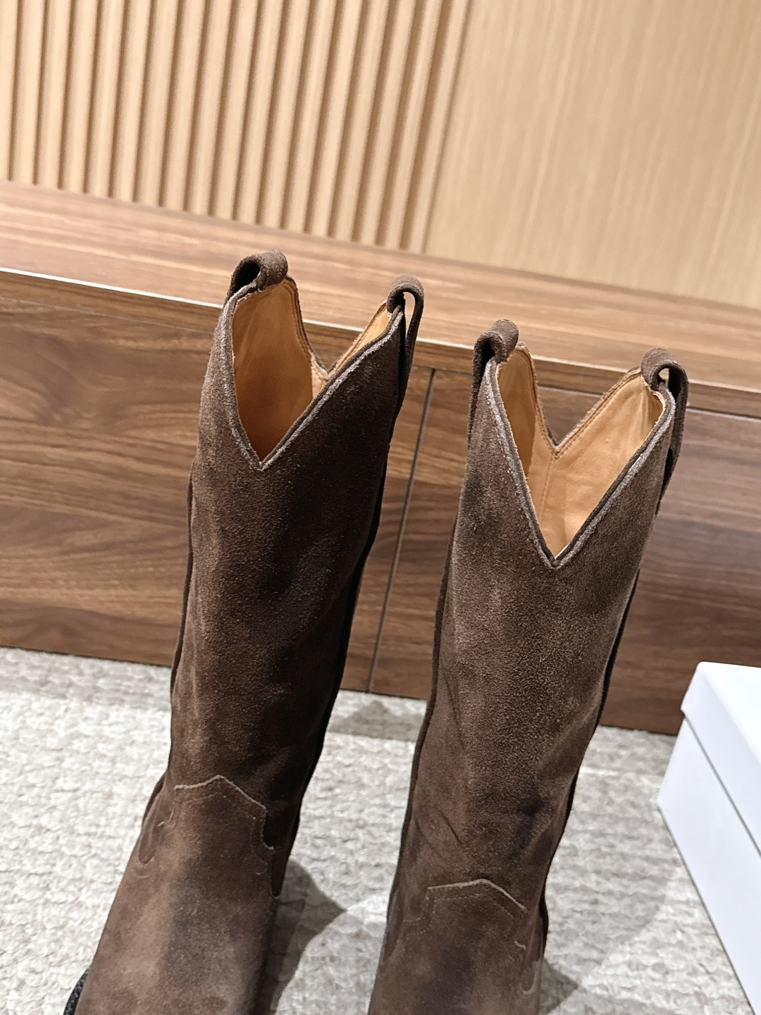 Maison Margiela 马吉拉秋冬新款 尖头 内增高 西部靴 长筒靴 Maison Margiela 一直坚持 Maison Margiela 马吉拉秋冬新款 尖头 内增高 西部靴 长筒靴 Maison Margiela 一直坚持