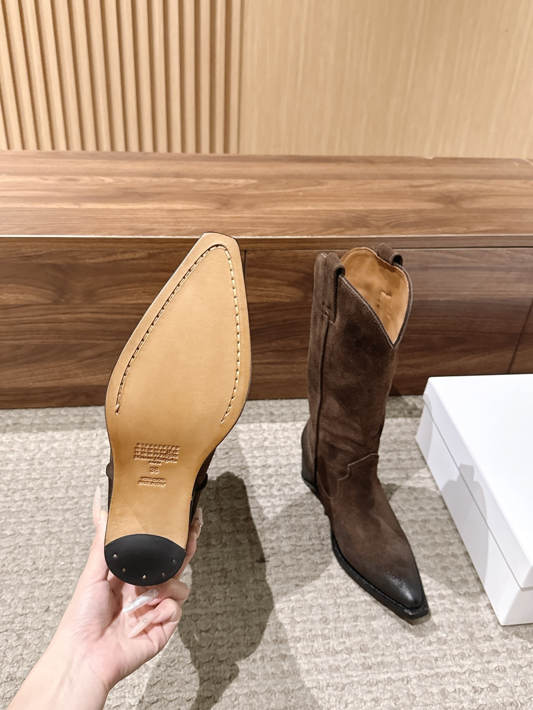 Maison Margiela 马吉拉秋冬新款 尖头 内增高 西部靴 长筒靴 Maison Margiela 一直坚持 Maison Margiela 马吉拉秋冬新款 尖头 内增高 西部靴 长筒靴 Maison Margiela 一直坚持