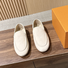 Louis Vuitton 驴牌男士麂皮乐福鞋,柔软麂皮材质,质感细腻,简约大方,英伦风设计,舒适又时髦✨。无鞋带设计, Louis Vuitton 驴牌男士麂皮乐福鞋,柔软麂皮材质,质感细腻,简约大方,英伦风设计,舒适又时髦✨。无鞋带设计,