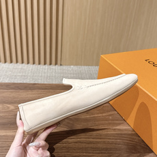 Louis Vuitton 驴牌男士麂皮乐福鞋,柔软麂皮材质,质感细腻,简约大方,英伦风设计,舒适又时髦✨。无鞋带设计, Louis Vuitton 驴牌男士麂皮乐福鞋,柔软麂皮材质,质感细腻,简约大方,英伦风设计,舒适又时髦✨。无鞋带设计,