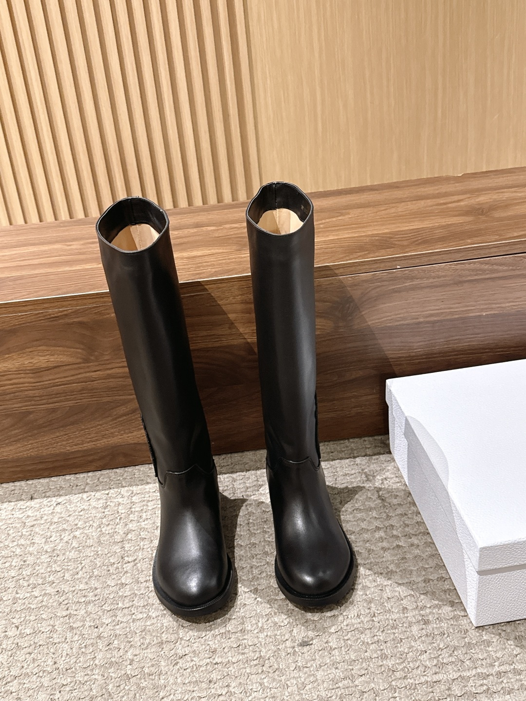 Dior Regency 系列｜26FW秋冬骑士靴 短靴/长靴    秋日氛围感王牌选手✨Dior这只徽章骑士靴，把优雅