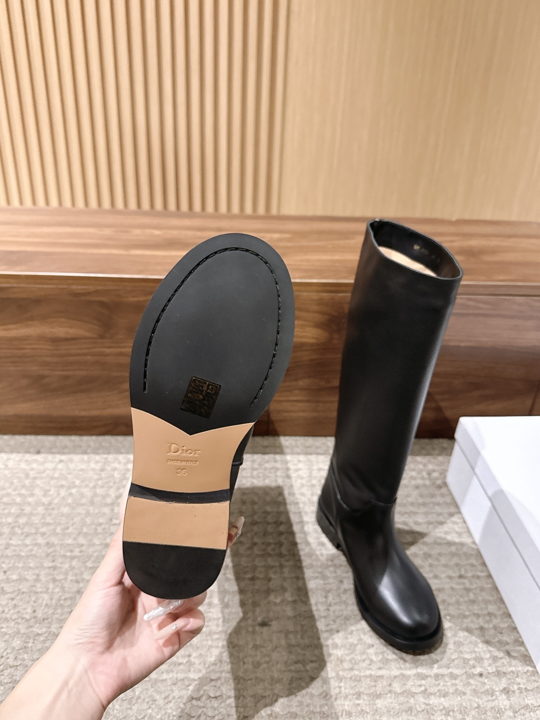 Dior Regency 系列|26FW秋冬骑士靴 短靴/长靴 秋日氛围感王牌选手✨Dior这只徽章骑士靴,把优雅 Dior Regency 系列|26FW秋冬骑士靴 短靴/长靴 秋日氛围感王牌选手✨Dior这只徽章骑士靴,把优雅