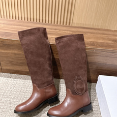 Dior Regency 系列|26FW秋冬骑士靴 短靴/长靴 秋日氛围感王牌选手✨Dior这只徽章骑士靴,把优雅 Dior Regency 系列|26FW秋冬骑士靴 短靴/长靴 秋日氛围感王牌选手✨Dior这只徽章骑士靴,把优雅