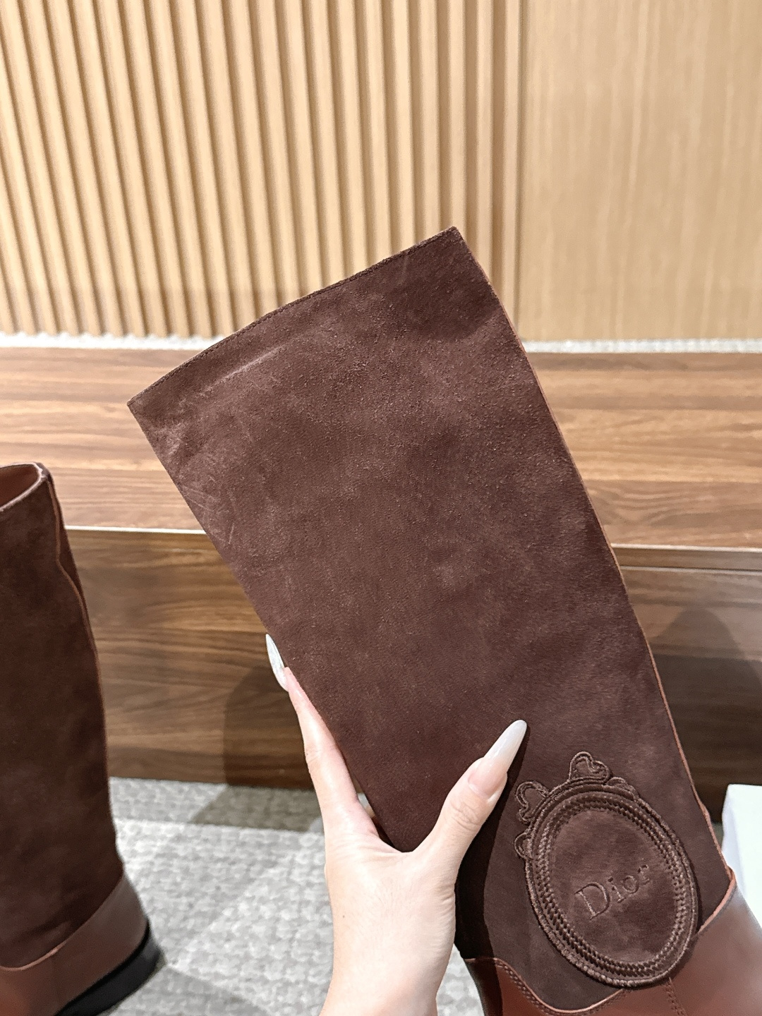 Dior Regency 系列|26FW秋冬骑士靴 短靴/长靴 秋日氛围感王牌选手✨Dior这只徽章骑士靴,把优雅 Dior Regency 系列|26FW秋冬骑士靴 短靴/长靴 秋日氛围感王牌选手✨Dior这只徽章骑士靴,把优雅