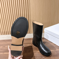 Dior Regency 系列|26FW秋冬骑士靴 短靴/长靴 秋日氛围感王牌选手✨Dior这只徽章骑士靴,把优雅 Dior Regency 系列|26FW秋冬骑士靴 短靴/长靴 秋日氛围感王牌选手✨Dior这只徽章骑士靴,把优雅