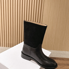 Dior Regency 系列|26FW秋冬骑士靴 短靴/长靴 秋日氛围感王牌选手✨Dior这只徽章骑士靴,把优雅 Dior Regency 系列|26FW秋冬骑士靴 短靴/长靴 秋日氛围感王牌选手✨Dior这只徽章骑士靴,把优雅