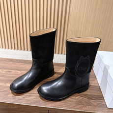 Dior Regency 系列|26FW秋冬骑士靴 短靴/长靴 秋日氛围感王牌选手✨Dior这只徽章骑士靴,把优雅 Dior Regency 系列|26FW秋冬骑士靴 短靴/长靴 秋日氛围感王牌选手✨Dior这只徽章骑士靴,把优雅