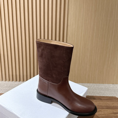 Dior Regency 系列|26FW秋冬骑士靴 短靴/长靴 秋日氛围感王牌选手✨Dior这只徽章骑士靴,把优雅 Dior Regency 系列|26FW秋冬骑士靴 短靴/长靴 秋日氛围感王牌选手✨Dior这只徽章骑士靴,把优雅